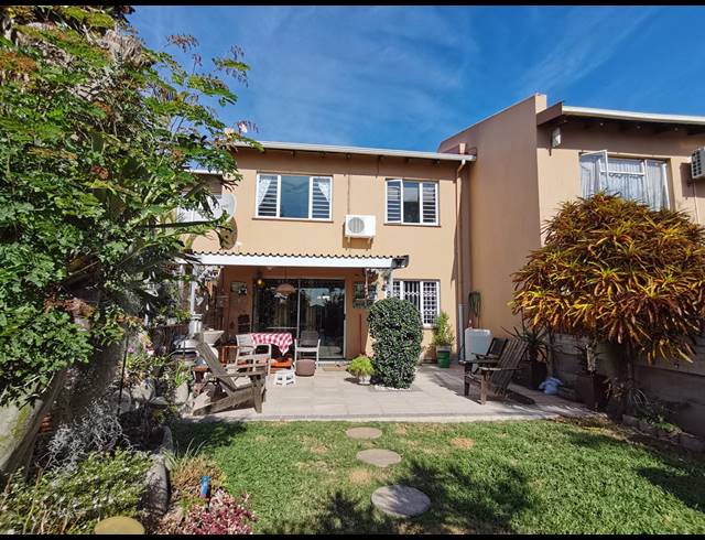 3 BEDROOM DUPLEX FOR SALE IN BLUFF